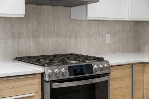 327 Canyon Close, Canmore, AB - Indoor Photo Showing Kitchen