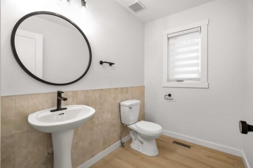 327 Canyon Close, Canmore, AB - Indoor Photo Showing Bathroom