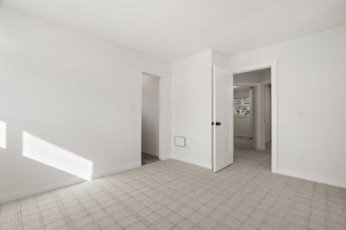 327 Canyon Close, Canmore, AB - Indoor Photo Showing Other Room