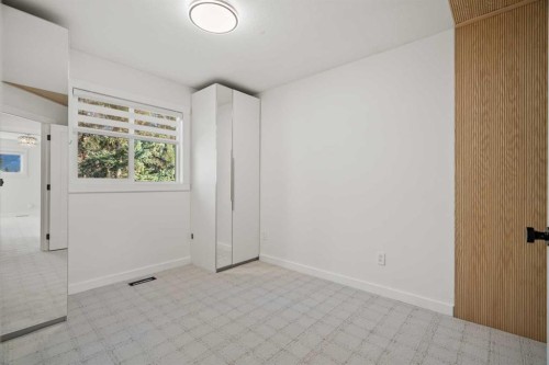 327 Canyon Close, Canmore, AB - Indoor Photo Showing Other Room