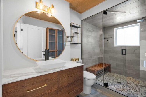 327 Canyon Close, Canmore, AB - Indoor Photo Showing Bathroom