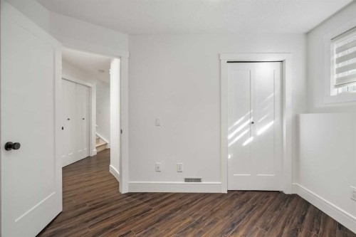 327 Canyon Close, Canmore, AB - Indoor Photo Showing Other Room