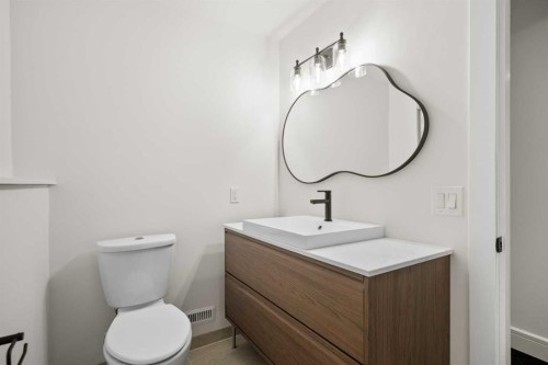 327 Canyon Close, Canmore, AB - Indoor Photo Showing Bathroom