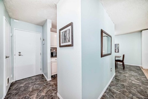 191-8948 Elbow Drive Sw, Calgary, AB - Indoor Photo Showing Other Room