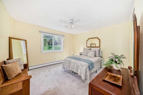 191-8948 Elbow Drive Sw, Calgary, AB - Indoor Photo Showing Bedroom