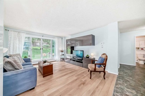 191-8948 Elbow Drive Sw, Calgary, AB - Indoor Photo Showing Living Room