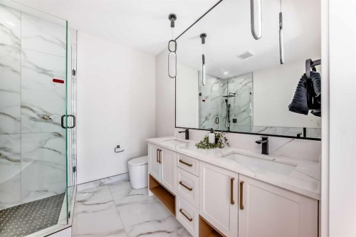 2313 23 Avenue Sw, Calgary, AB - Indoor Photo Showing Bathroom