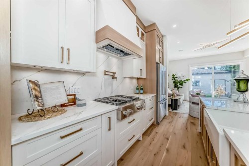 2313 23 Avenue Sw, Calgary, AB - Indoor Photo Showing Kitchen With Upgraded Kitchen