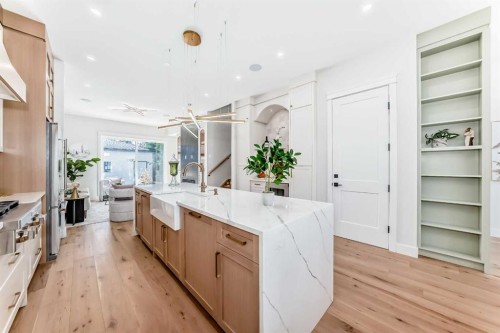 2313 23 Avenue Sw, Calgary, AB - Indoor Photo Showing Kitchen With Upgraded Kitchen