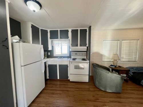 19-400 1 Street Se, Linden, AB 