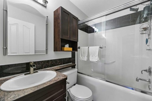 60 Canoe Cove Sw, Airdrie, AB - Indoor Photo Showing Bathroom