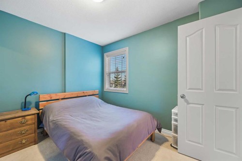 60 Canoe Cove Sw, Airdrie, AB - Indoor Photo Showing Bedroom