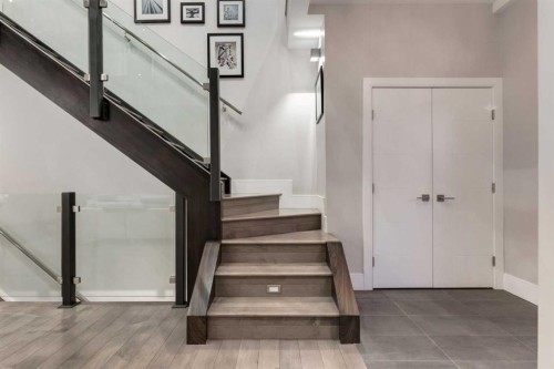 102 18 Avenue Se, Calgary, AB - Indoor Photo Showing Other Room