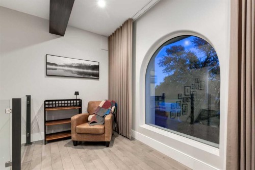 102 18 Avenue Se, Calgary, AB - Indoor Photo Showing Other Room