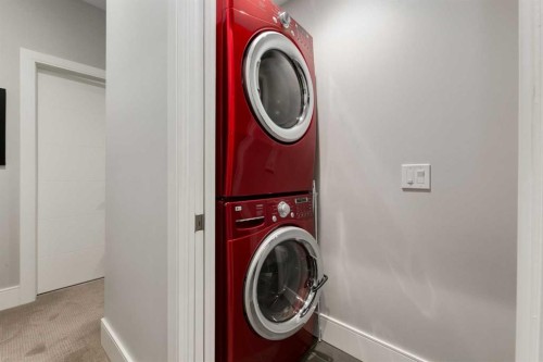 102 18 Avenue Se, Calgary, AB - Indoor Photo Showing Laundry Room
