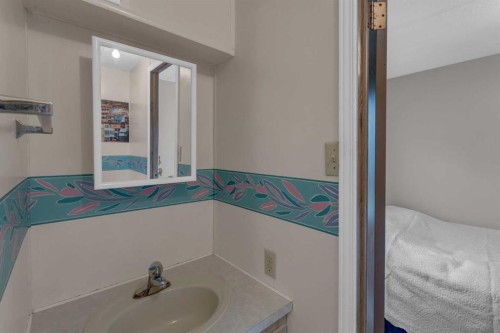 47 Huntstrom Drive Ne, Calgary, AB - Indoor Photo Showing Bathroom