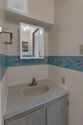 47 Huntstrom Drive Ne, Calgary, AB - Indoor Photo Showing Bathroom