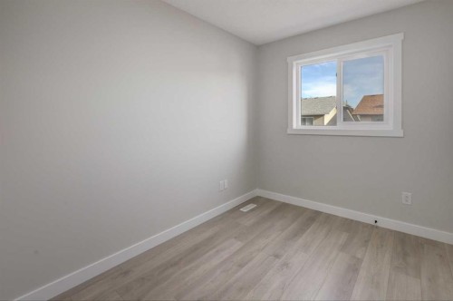 202 Falmere Way Ne, Calgary, AB - Indoor Photo Showing Other Room