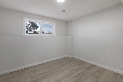202 Falmere Way Ne, Calgary, AB - Indoor Photo Showing Other Room