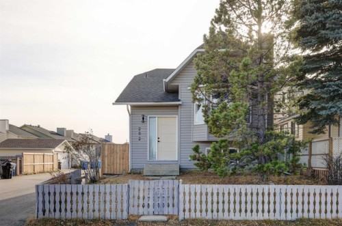 202 Falmere Way Ne, Calgary, AB - Outdoor