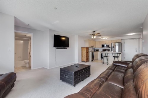 7308-304 Mackenzie Way Sw, Airdrie, AB - Indoor Photo Showing Living Room