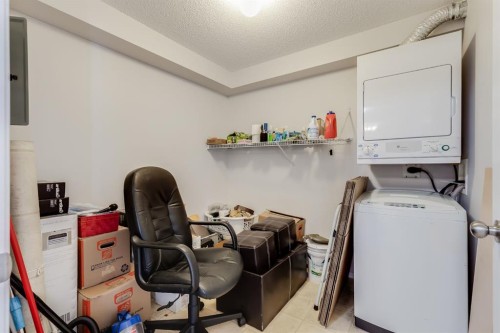 7308-304 Mackenzie Way Sw, Airdrie, AB - Indoor Photo Showing Office