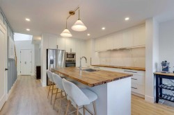 254 Scenic View Close NW Calgary, AB T3L 1Y5