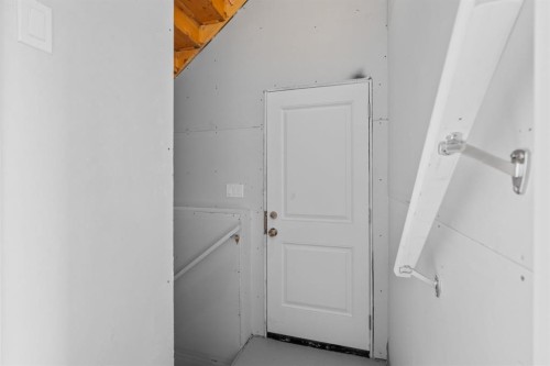 460 Lewiston Landing Ne, Calgary, AB - Indoor Photo Showing Other Room