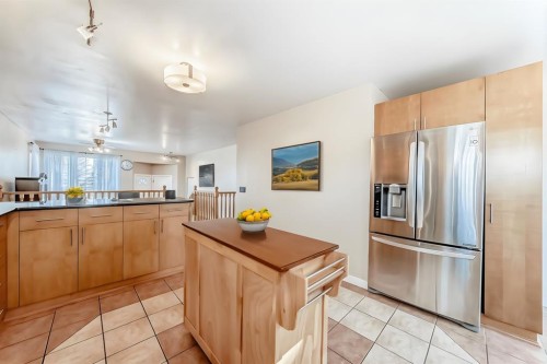 261 Bridlecreek Park Sw, Calgary, AB - Indoor Photo Showing Kitchen