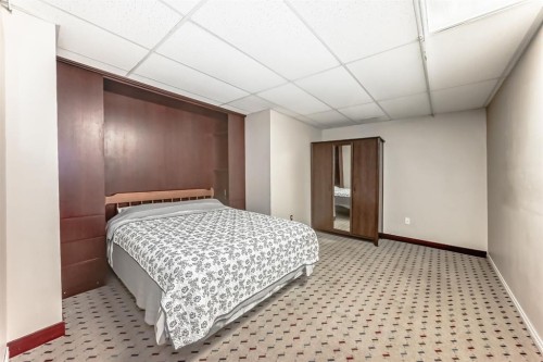 261 Bridlecreek Park Sw, Calgary, AB - Indoor Photo Showing Bedroom