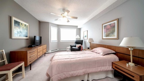 2206-7451 Springbank Boulevard Sw, Calgary, AB - Indoor Photo Showing Bedroom