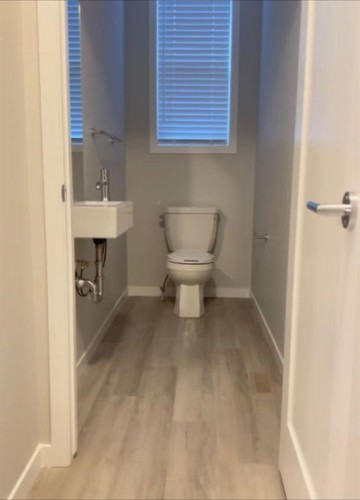 608 Copperstone Manor Se, Calgary, AB - Indoor Photo Showing Bathroom