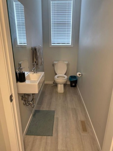 608 Copperstone Manor Se, Calgary, AB - Indoor Photo Showing Bathroom