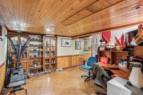 663 10 Avenue South, Carstairs, AB - Indoor