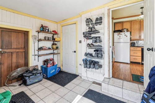 663 10 Avenue South, Carstairs, AB - Indoor