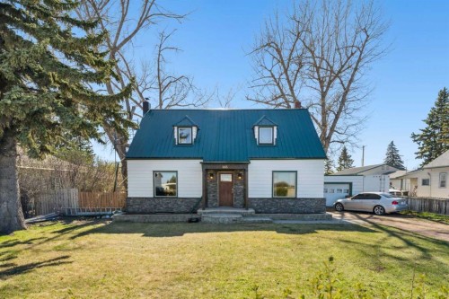 663 10 Avenue South, Carstairs, AB - Outdoor