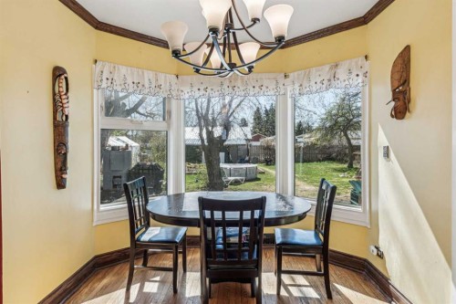 663 10 Avenue South, Carstairs, AB - Indoor Photo Showing Dining Room