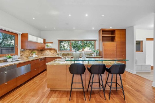 1403 Beverley Place Sw, Calgary, AB - Indoor Photo Showing Kitchen