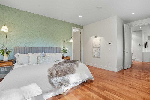 1403 Beverley Place Sw, Calgary, AB - Indoor Photo Showing Bedroom