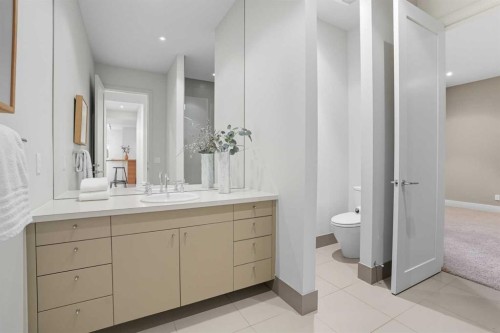 1403 Beverley Place Sw, Calgary, AB - Indoor Photo Showing Bathroom