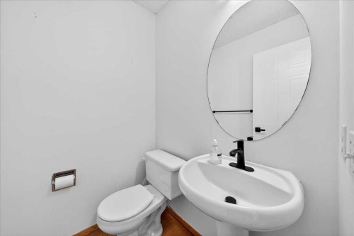 50 Citadel Ridge Green Nw, Calgary, AB - Indoor Photo Showing Bathroom