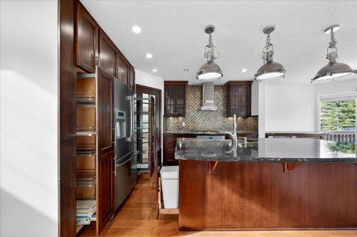 50 Citadel Ridge Green Nw, Calgary, AB - Indoor Photo Showing Kitchen With Upgraded Kitchen