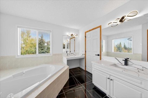 50 Citadel Ridge Green Nw, Calgary, AB - Indoor Photo Showing Bathroom