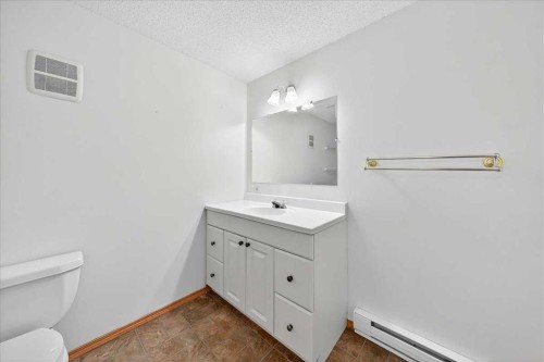 50 Citadel Ridge Green Nw, Calgary, AB - Indoor Photo Showing Bathroom