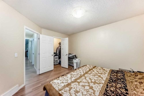 10 Saddlebrook Gardens Ne, Calgary, AB - Indoor Photo Showing Bedroom