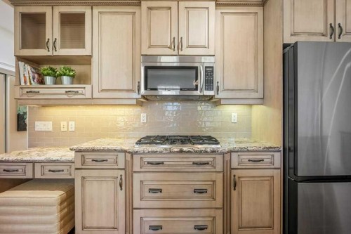 24 Ypres Mews Sw, Calgary, AB - Indoor Photo Showing Kitchen With Upgraded Kitchen