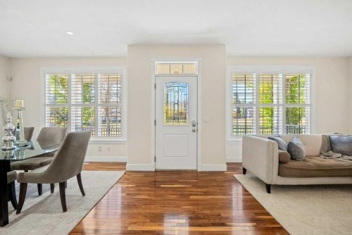 24 Ypres Mews Sw, Calgary, AB - Indoor Photo Showing Living Room
