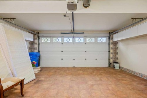 24 Ypres Mews Sw, Calgary, AB - Indoor Photo Showing Garage
