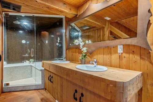 24 Ypres Mews Sw, Calgary, AB - Indoor Photo Showing Bathroom