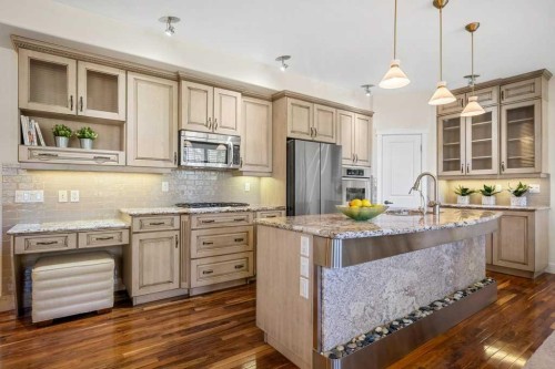 24 Ypres Mews Sw, Calgary, AB - Indoor Photo Showing Kitchen With Upgraded Kitchen